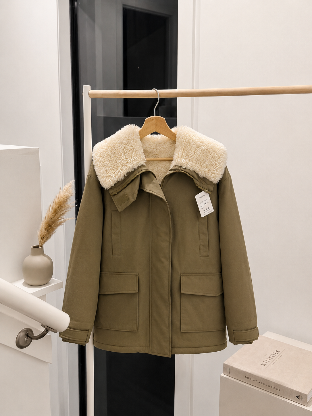 Women's Casual Utilitarian Cargo Parka Jacket with Plush Faux-Shearling Borg Collar